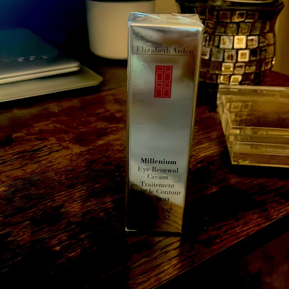 Elizabeth Arden Millenium eye renewal cream